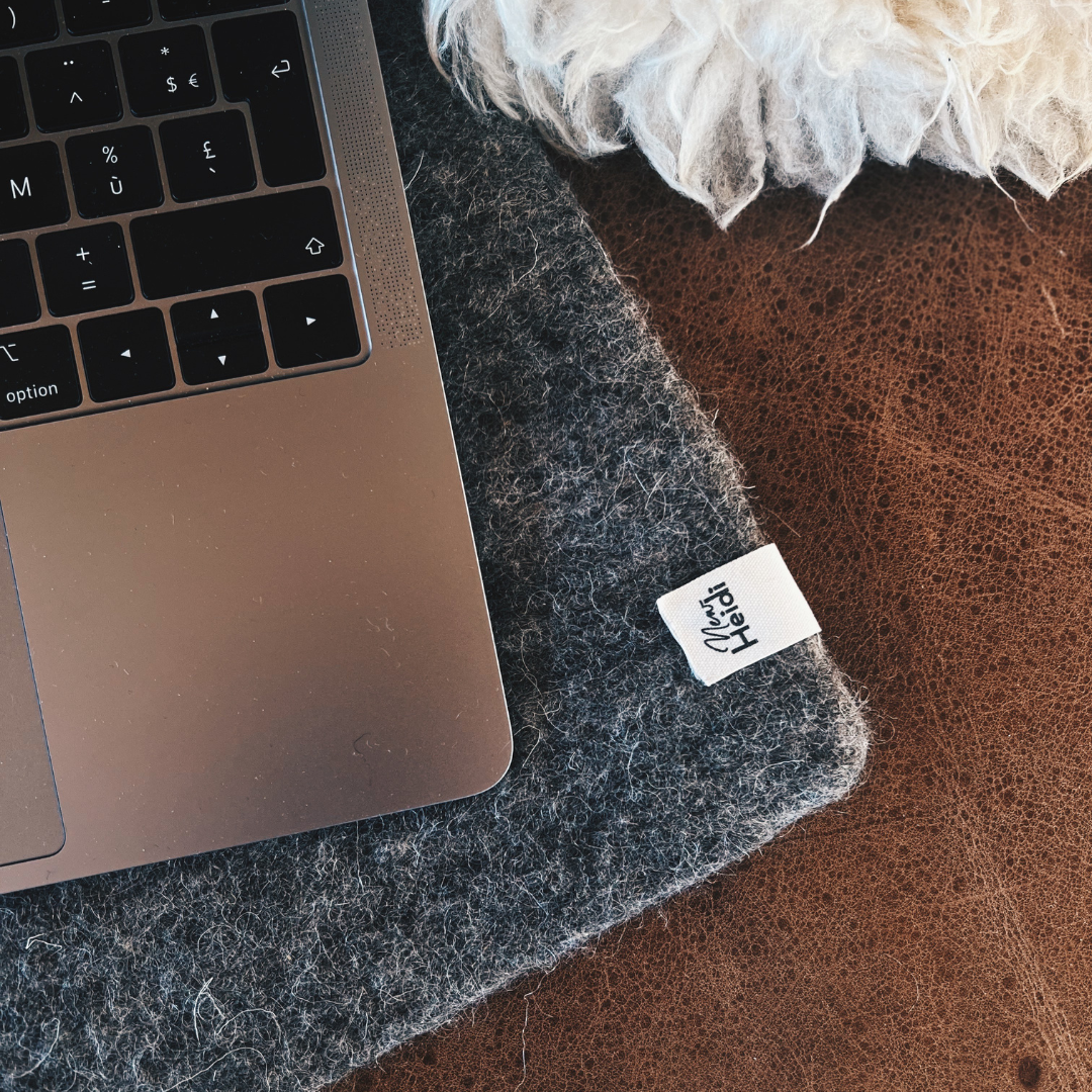 Pochette d’ordinateur en feutrine – Protection élégante et éthique pour votre laptop
