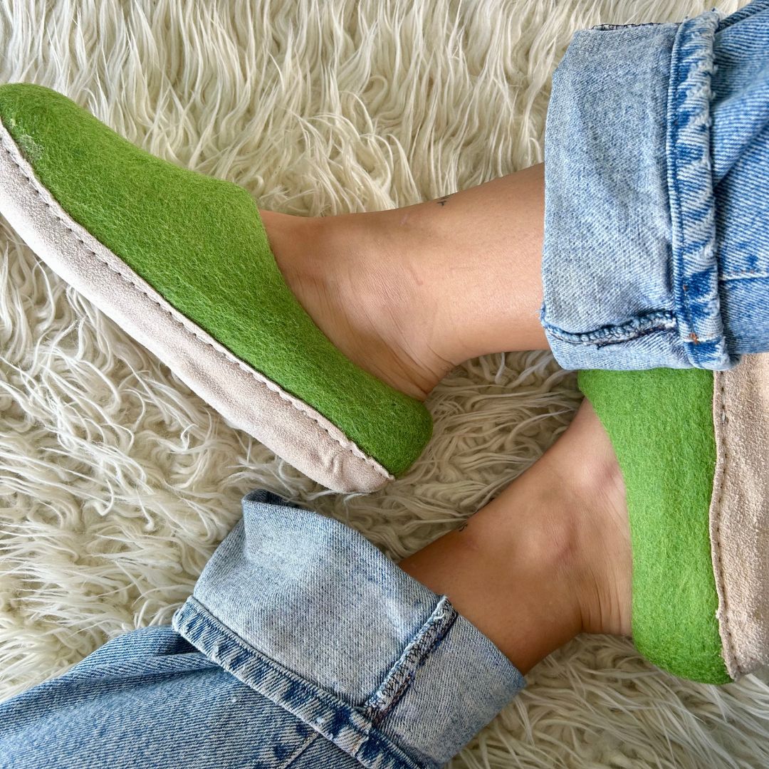 Chausson en feutrine, semelle en cuir
