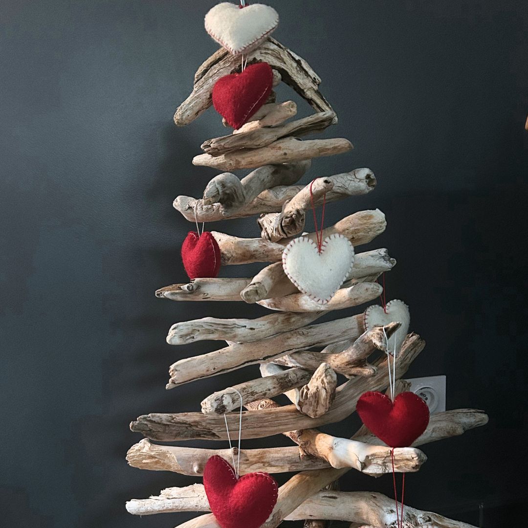 Décorations à suspendre en forme de cœur en feutrine (rouge et blanc) – New Heidi