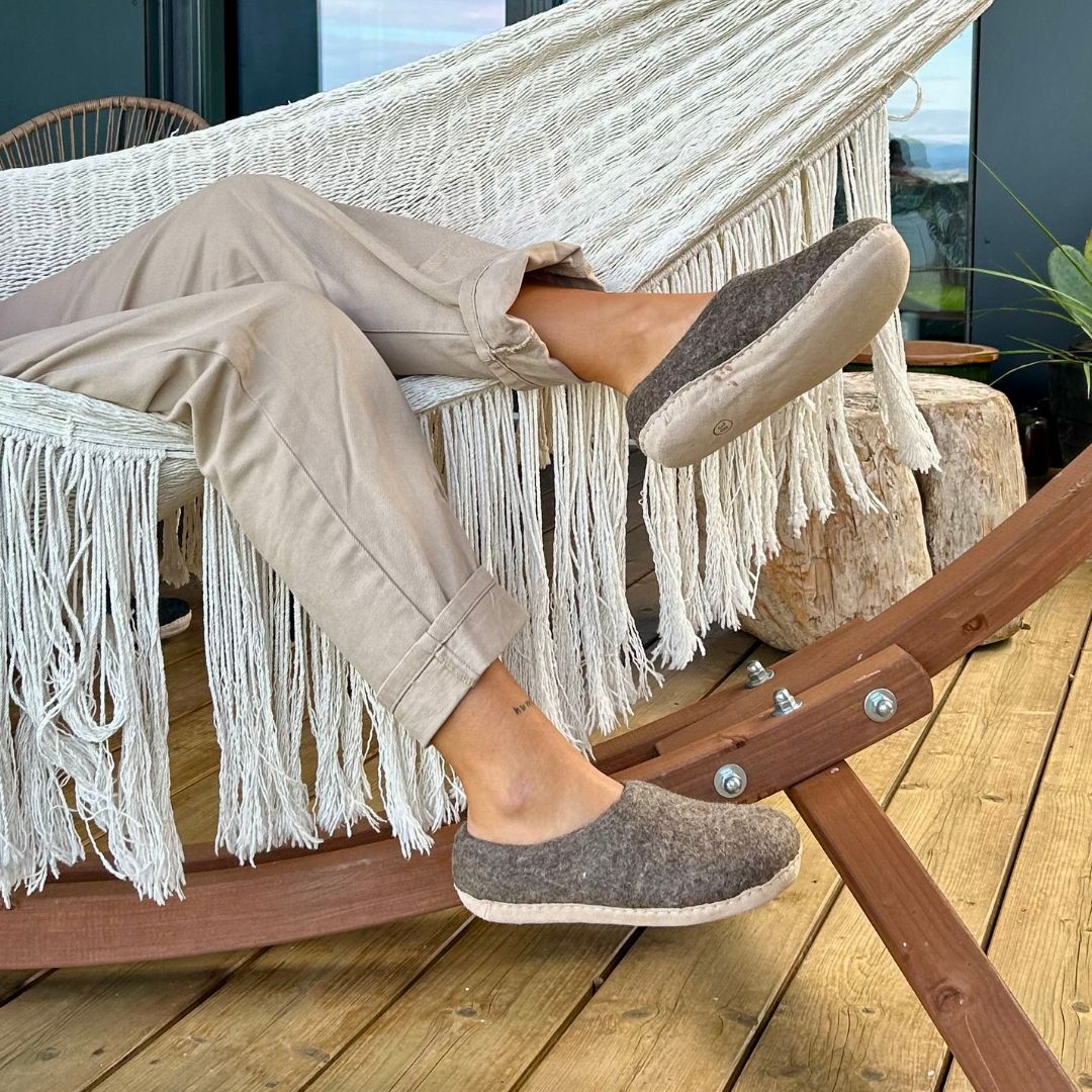 Chausson en feutrine, semelle en cuir