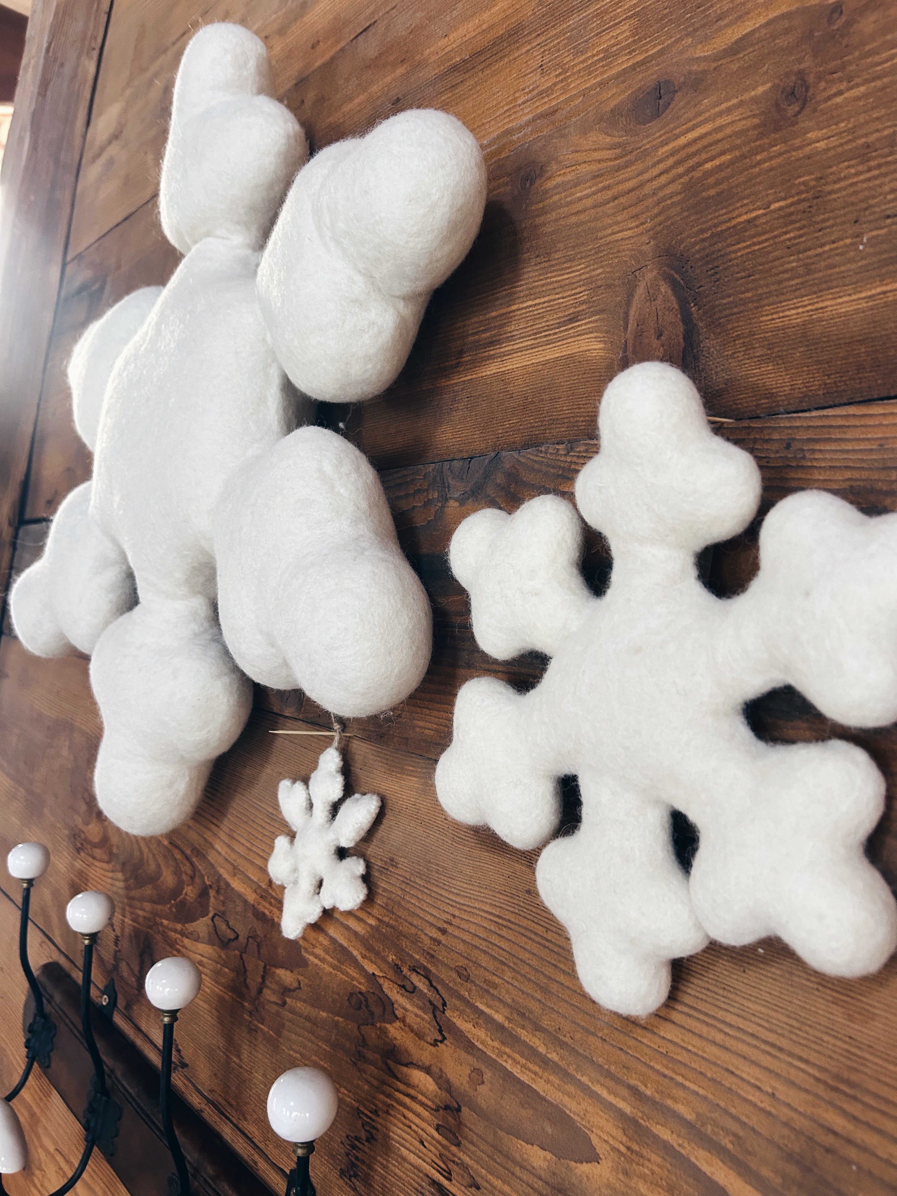 Flocon de neige murale - decoration artisanal en feutrine - new heidi