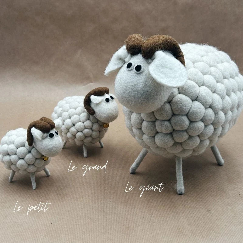 Comparaison des trois tailles de béliers New Heidi : Petit, Grand et Géant en laine feutrée.