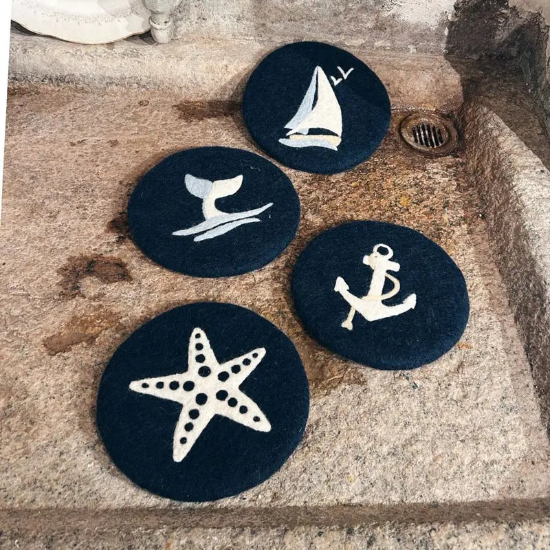 Ensemble de dessous de plat marins New Heidi : baleine, étoile de mer, ancre et bateau.