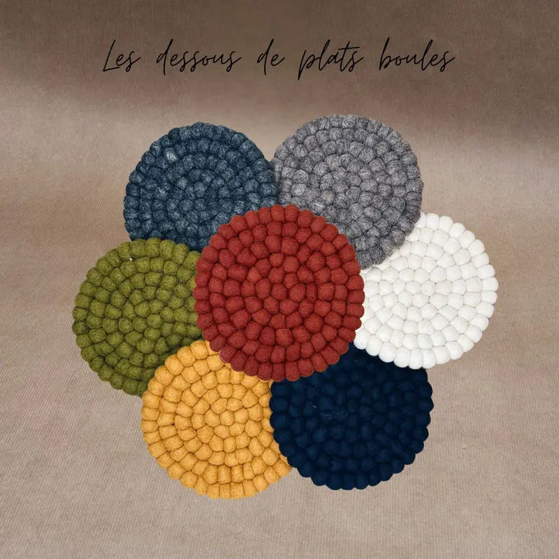 Collection de dessous de plat New Heidi en boules de feutrine, 7 coloris disponibles.