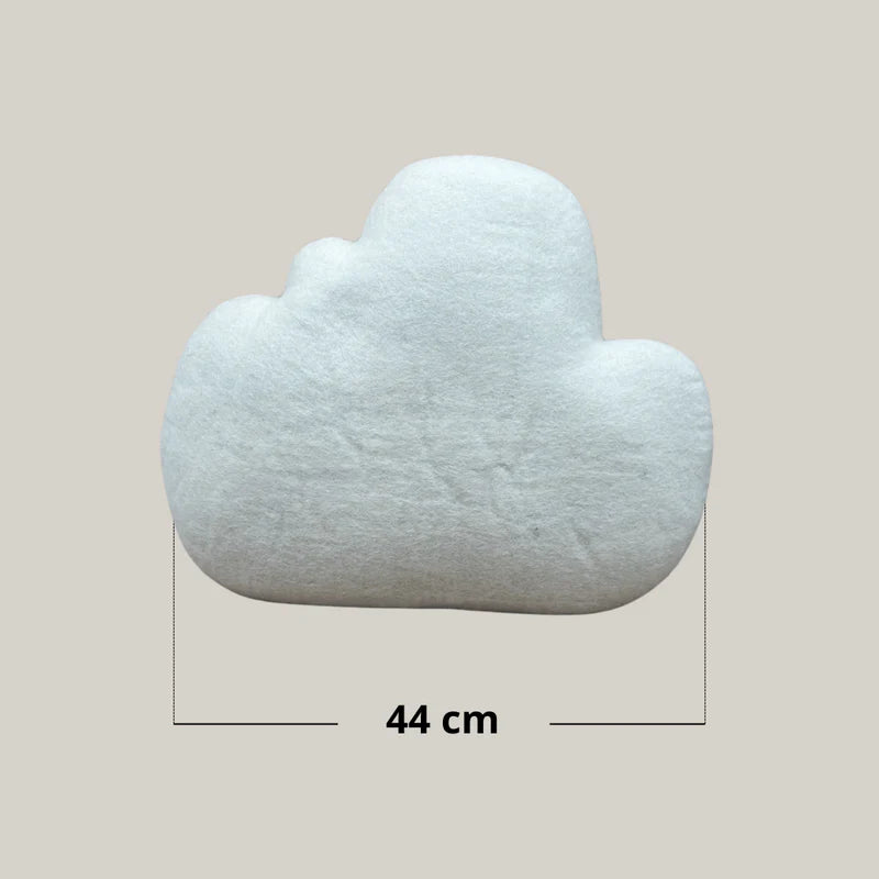 Dimensions du coussin nuage New Heidi : 44 cm de largeur par 40 cm de hauteur.