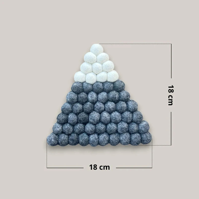 Dimensions du dessous de plat montagne New Heidi : 18 cm de largeur par 18 cm de hauteur.