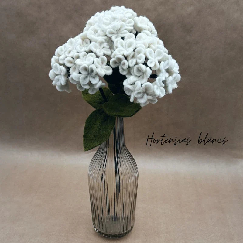 erplain_file_id:174808 - Hortensias Blancs en Feutrine – Création Artisanale New Heidi