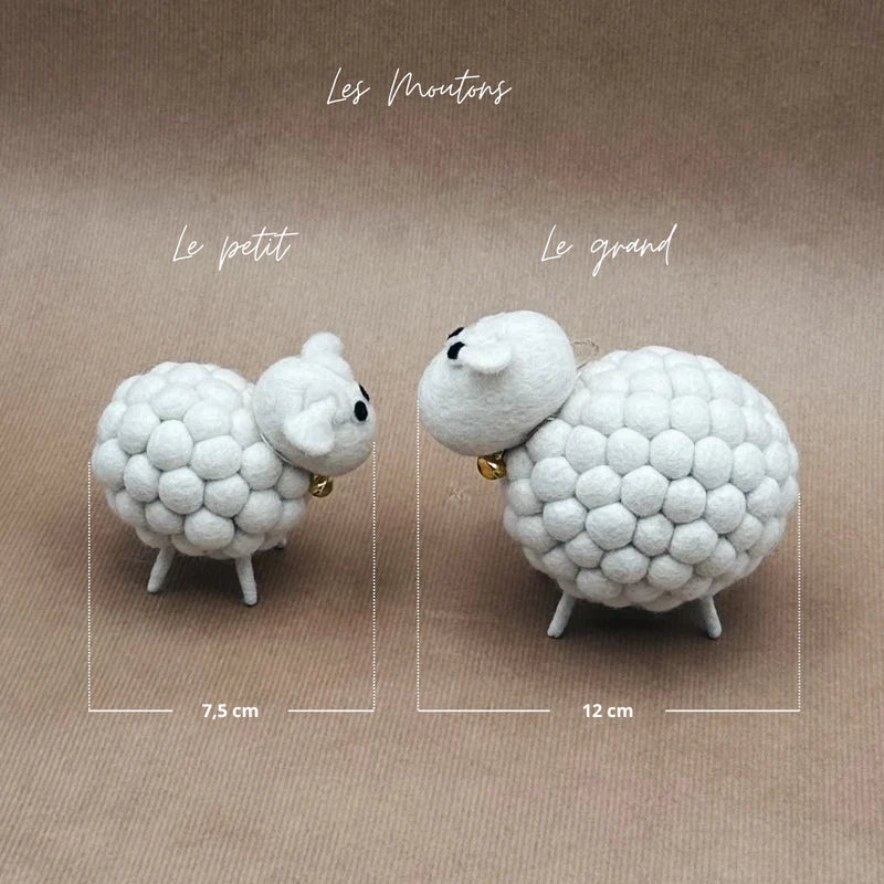 Guide de comparaison des tailles pour le mouton boule : Petit (7,5cm) et Grand (12cm).