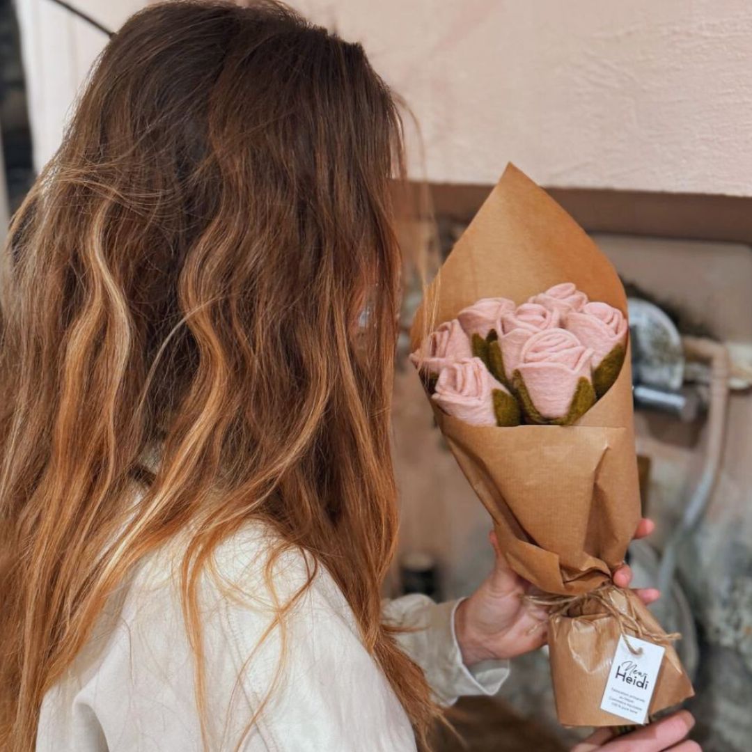 Bouquet de 7 Roses en Feutrine Éthique – Cadeau Unique pour la Saint-Valentin 🌹