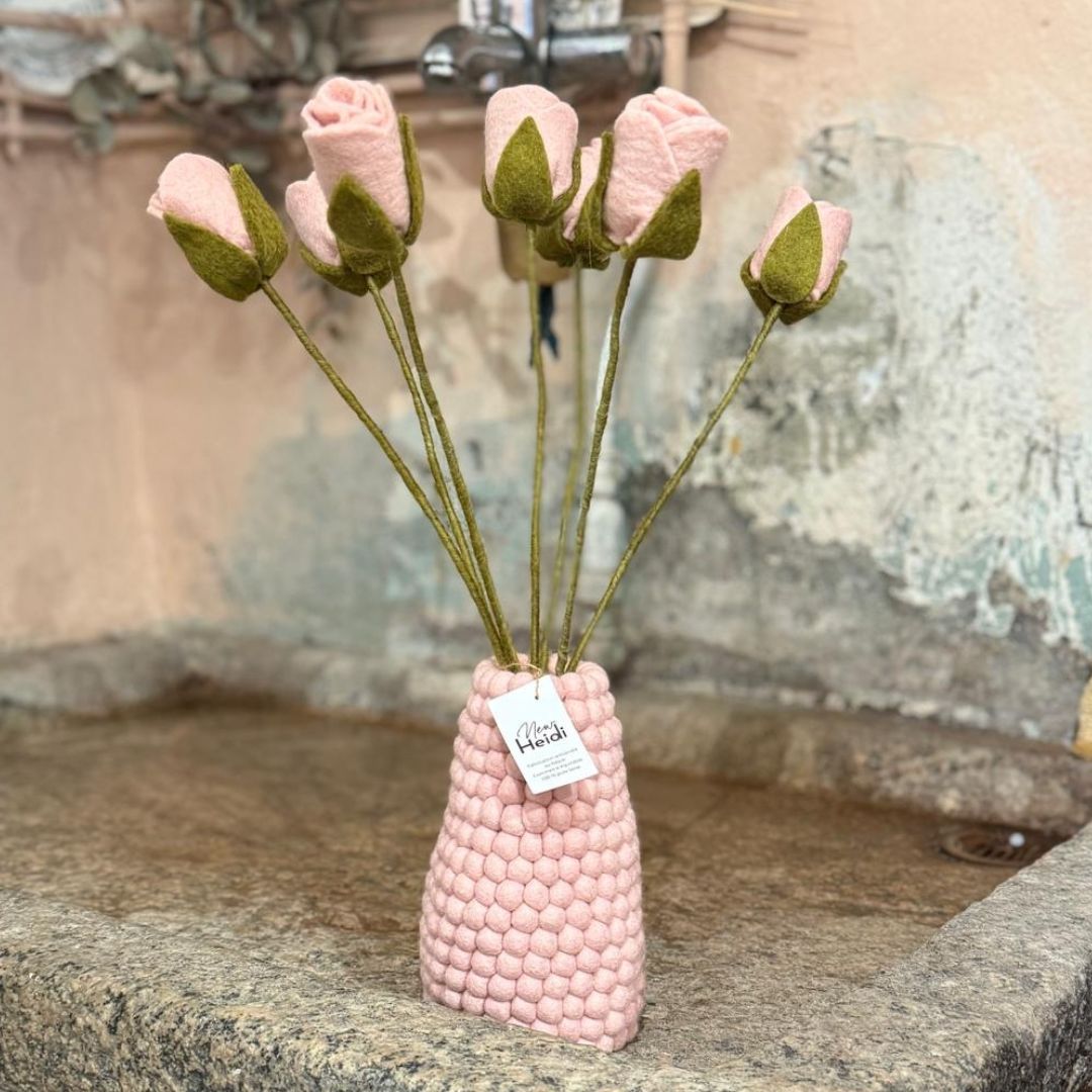 Bouquet de 7 Roses en Feutrine Éthique – Cadeau Unique pour la Saint-Valentin 🌹