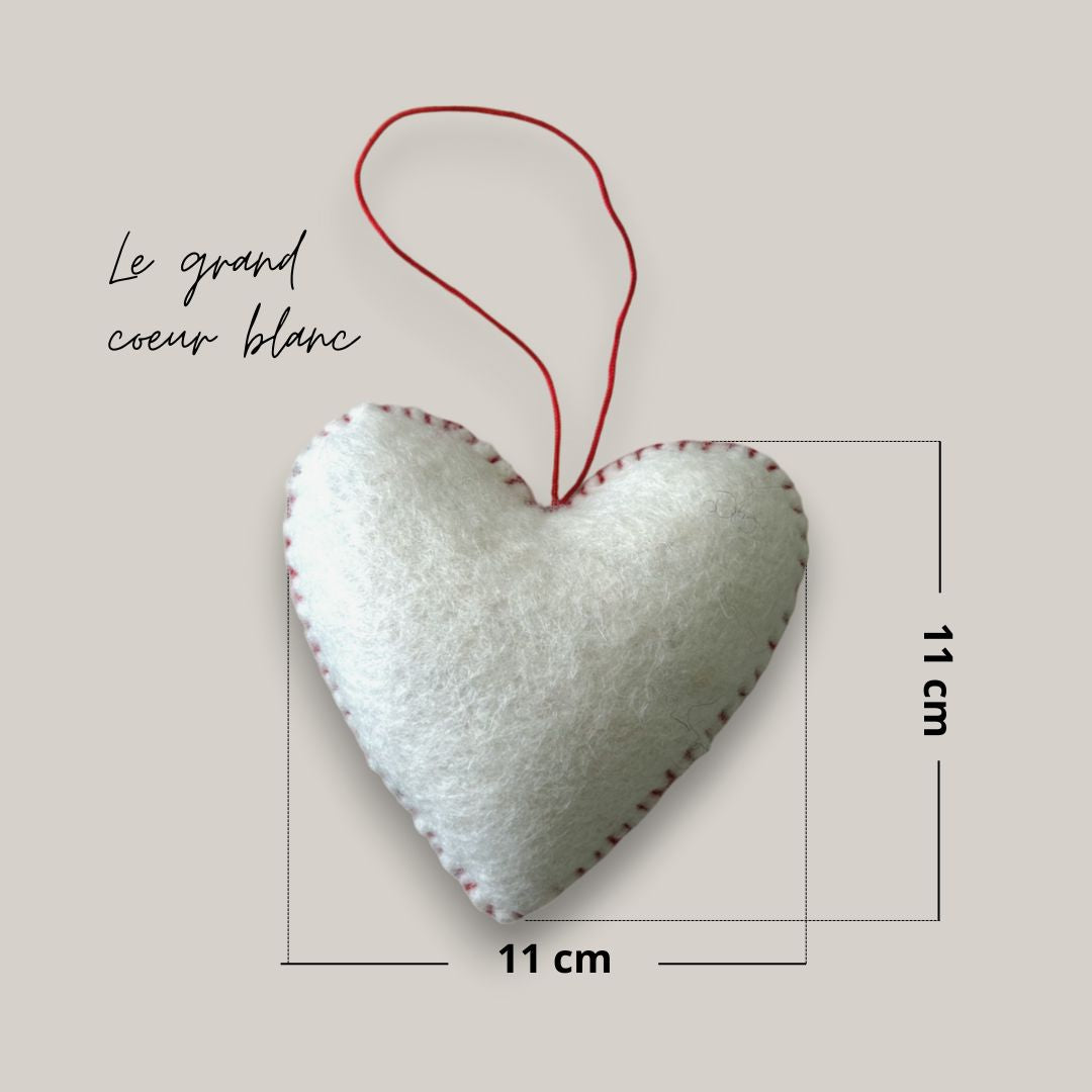 Décoration à suspendre en forme de GRAND cœur en feutrine (rouge et blanc) – New Heidi