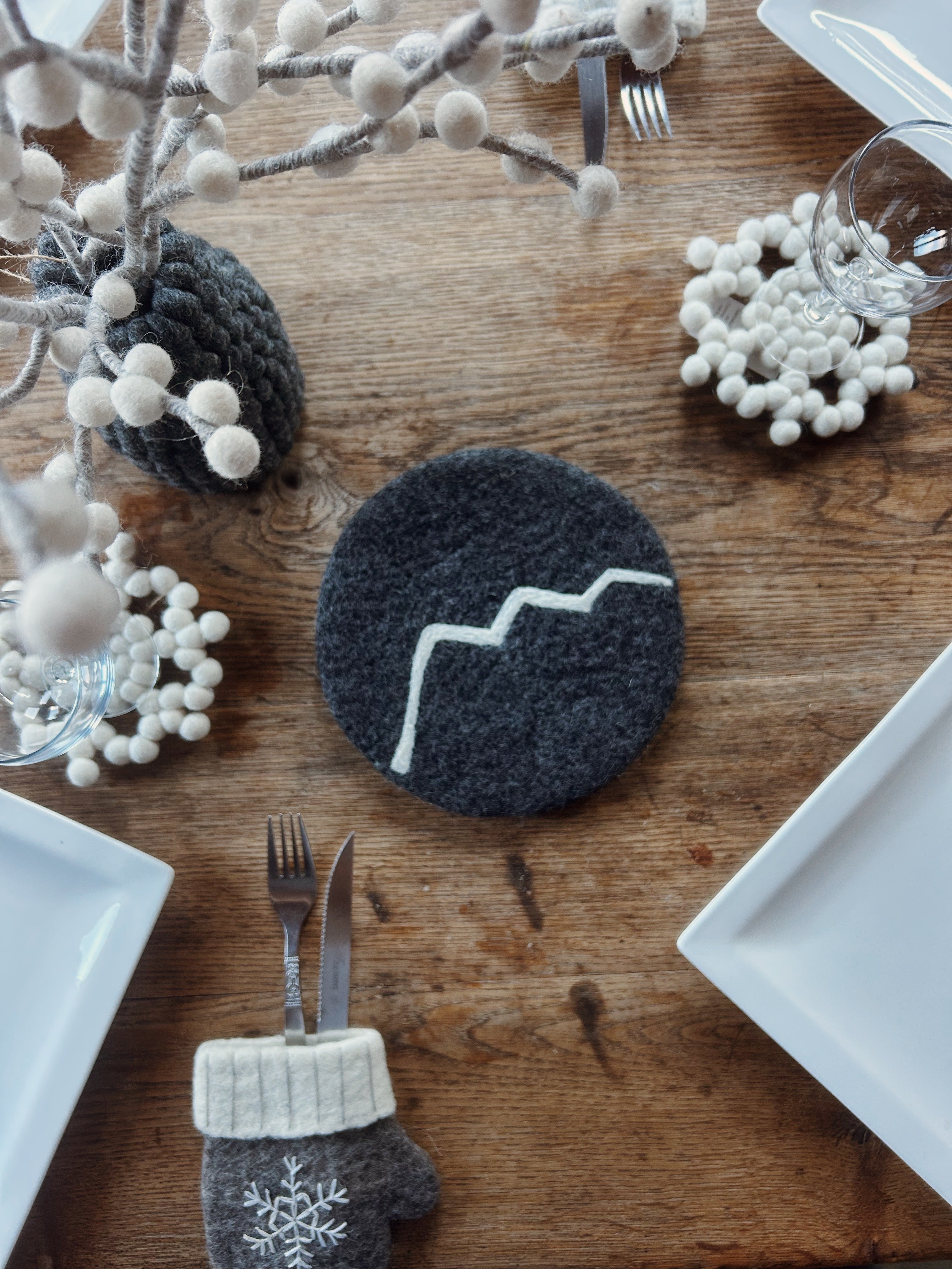 Les dessous de plats à motifs brodés New Heidi