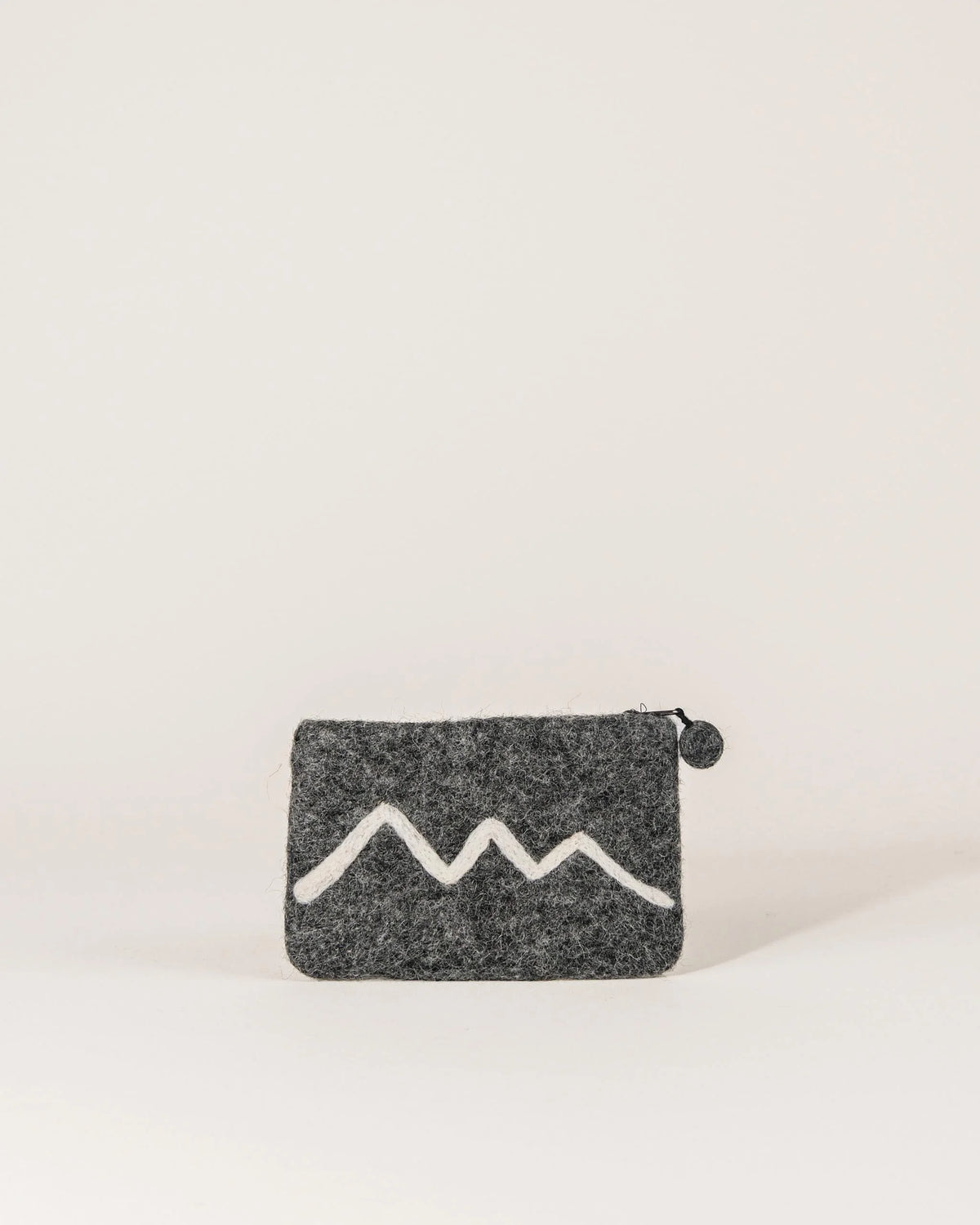 Pochette de rangement en feutrine a motif montagne mini.