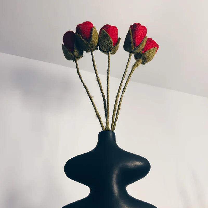 erplain_file_id:174290 - Roses Rouges en Feutrine – Décoration Florale New Heidi