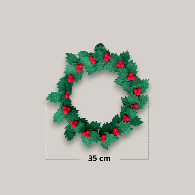 Grande couronne décorative de Noël New Heidi avec houx en laine, diamètre 35 cm.