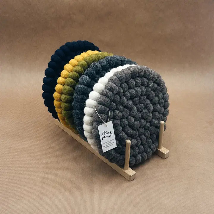 Dessous de Plat en Boules de Feutrine – Création Artisanale & Colorée New Heidi