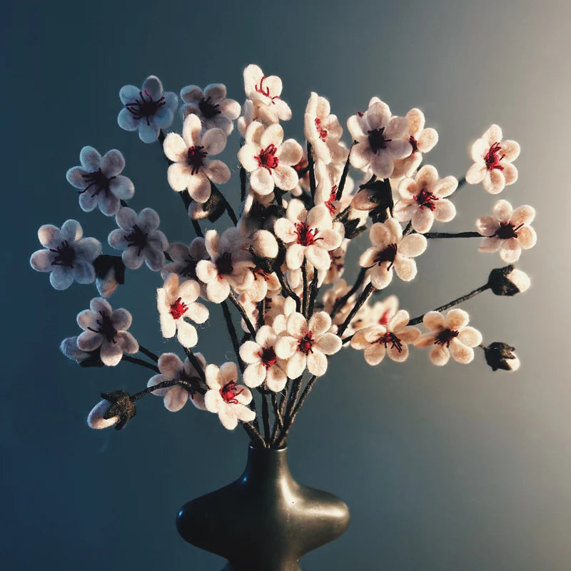 erplain_file_id:174277 - Branches de Fleurs de Cerisier en Feutrine – Décoration New Heidi