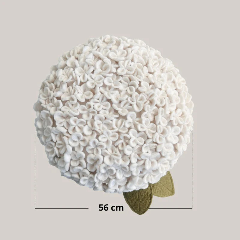 Dimensions du coussin hortensia géant New Heidi : 56 cm de diamètre.