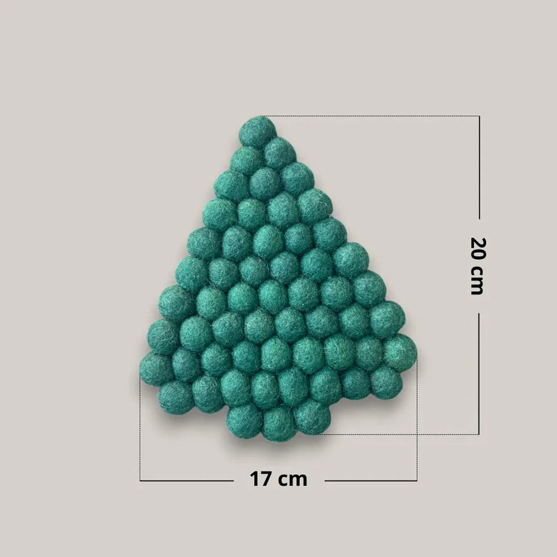 Dimensions du dessous de plat sapin New Heidi : 17 cm de largeur par 20 cm de hauteur.