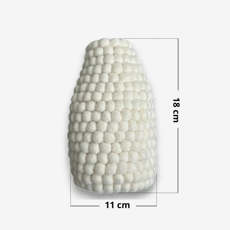 Guide des dimensions du vase blanc New Heidi : hauteur 18 cm et diamètre 11 cm.