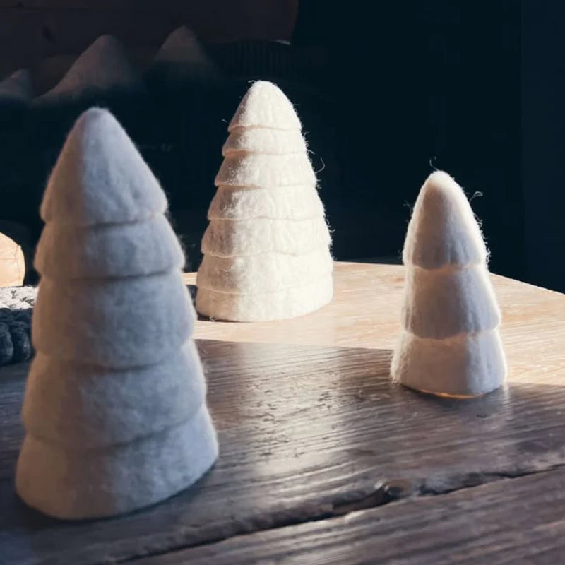 Set de 3 Sapins Décoratifs en Laine Feutrée – Collection New Heidi