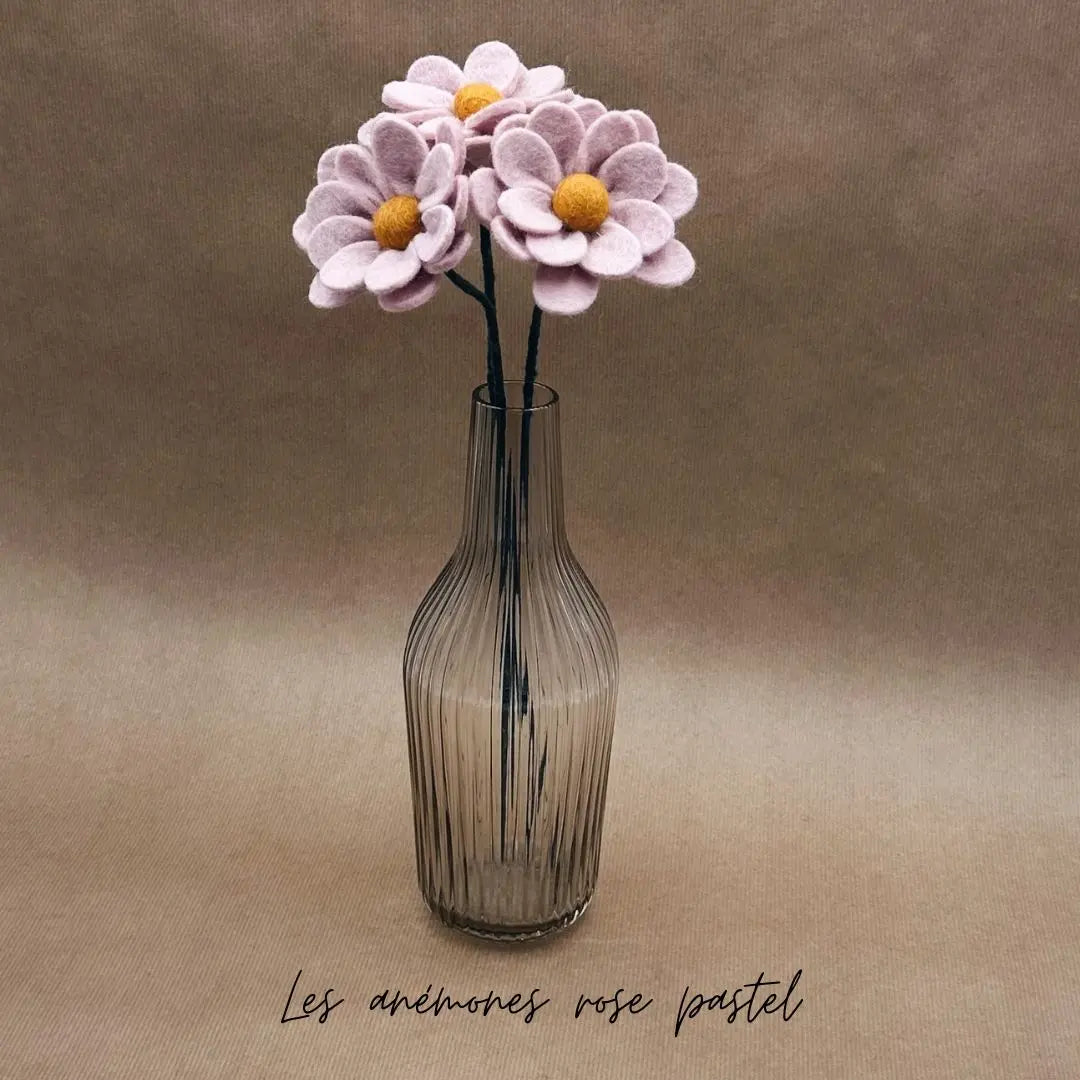 erplain_file_id:174755 - Anémones Rose Pastel en Feutrine – Création Artisanale New Heidi
