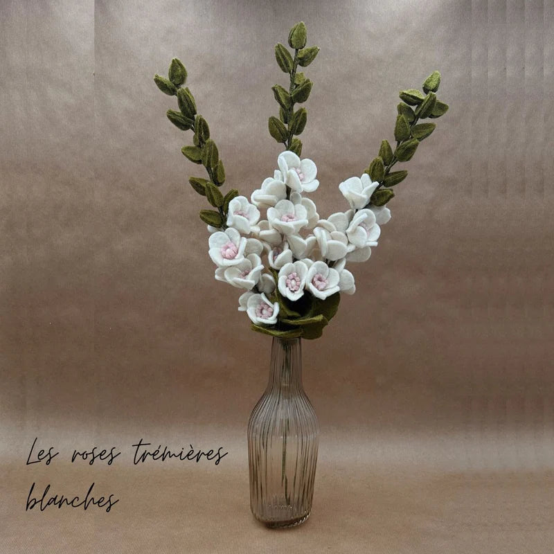 erplain_file_id:174519 - Roses Trémières en Feutrine Blanche – Décoration Florale New Heidi