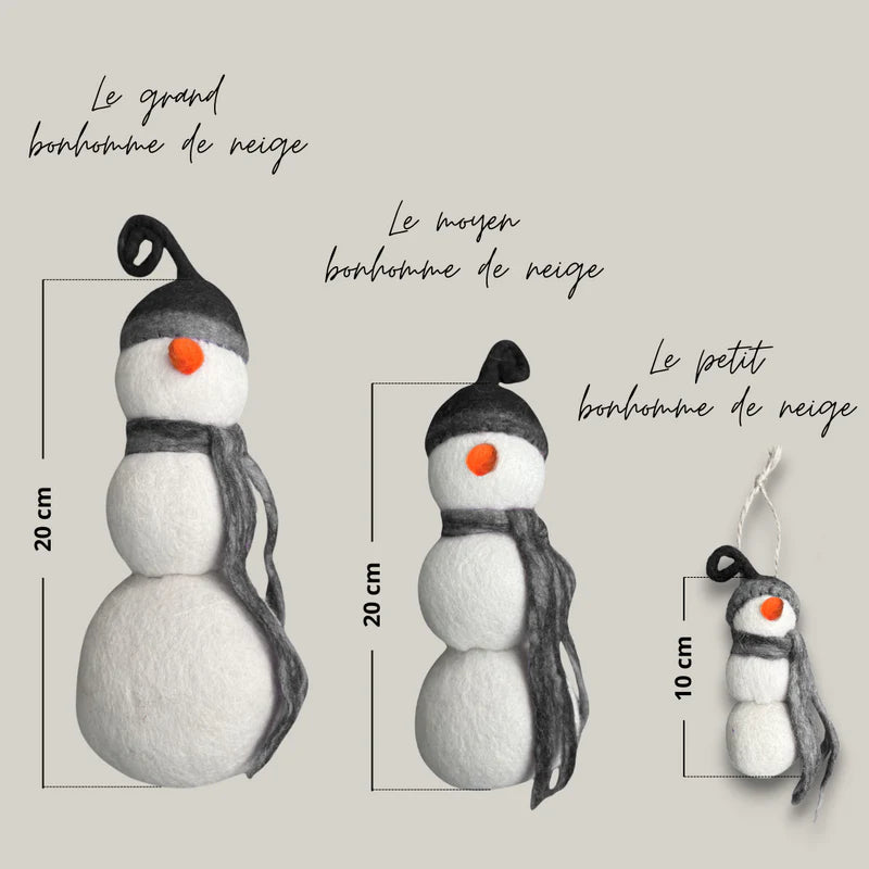 Comparaison des trois tailles de bonhommes de neige New Heidi : Petit (10cm), Moyen (15cm) et Grand (20cm).